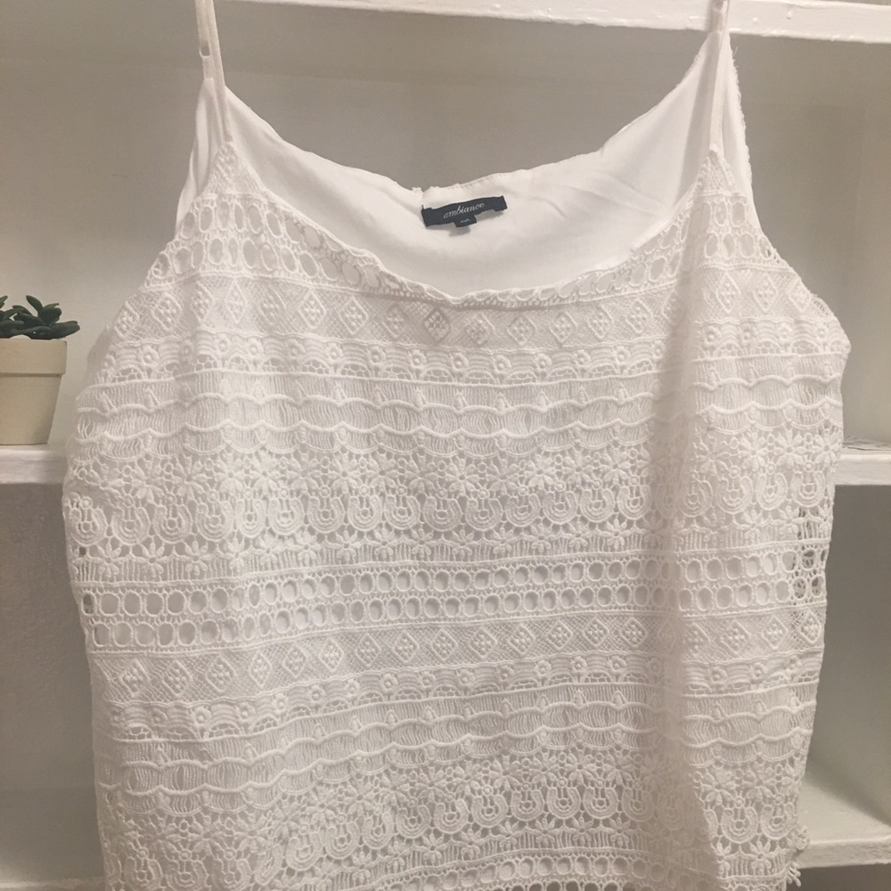 White tank top with cute details